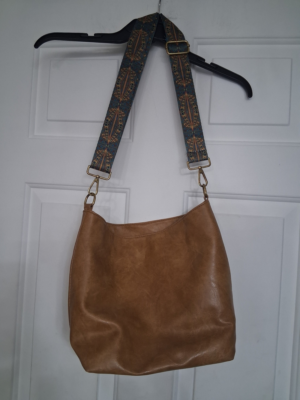 Womens Classic Tan Brown Hobo Bag Patterned Adjustable Strap